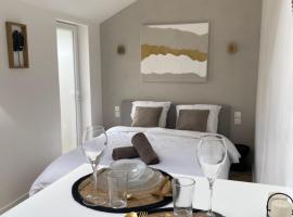 L’Harmonie - suite balneo, hotel sa Gournay-en-Bray