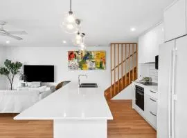 2 - 8 Pandanus, Beautiful townhouse walking distance to beach