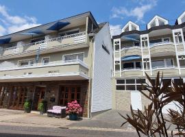 Strandhaus an der Mosel, hotel com jacuzzi em Valwig