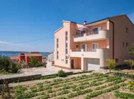 Apartments with a parking space Kastel Stari, Kastela - 19740