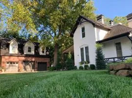 Carriage House on Historic Bentonville Square