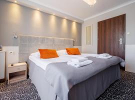 Hotel Cristal Park، فندق في تارنوف