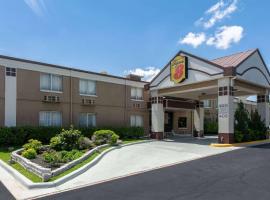 Super 8 by Wyndham Grand Prairie North, hotel in Grand Prairie