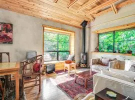 Unique and Serene Retreat, 7 Mi to Downtown Portland