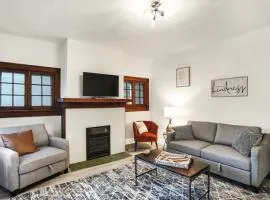 Stylish Urban Flat. Quiet Area Close to Bottleworks/ Downtown