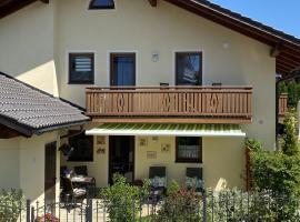 AlpenAppartement Traumzeit, hotel com jacuzzis em Bernau am Chiemsee