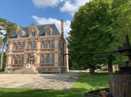 Château de Ligny, hotel din Ligny-le-Châtel