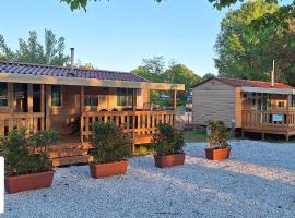 Mobile home Viareggio - Camping Paradiso- Including airco -Zona Gialla 016، فندق في فياريجيو