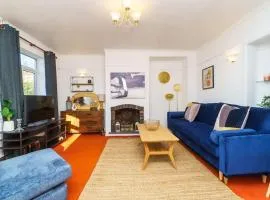 Entire 4-bed house - Bristol with Wifi, parking & dedicated workspaces