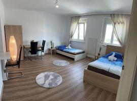 Kiki Living - Peaceful Apartment in Schwechat #2: Schwechat'ta bir otel