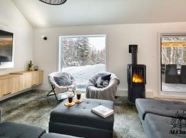 Cocotte d'hiver - Chalereux avec Foyer intérieur, hotel en Petite-Rivière-Saint-François