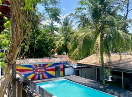 Sunrise Riverside Pool Hostel, hostel in Luang Prabang