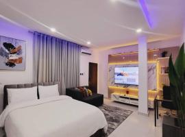 Stylish Modern Studio Apartment-Banana Island, hotell med parkeringsplass i Lagos