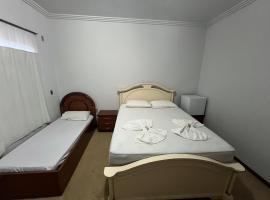 Quarto no centro com 2 camas e hidromassagem، فندق في سينوب