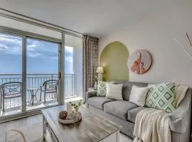 Newly renovated Stylish Beach Condo for 6