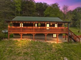 Family Escape in Hocking Hills 3BR, Hot Tub, Xbox, Game room-XBOX, Firepit, cabana o cottage a Logan