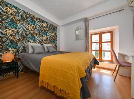 The Lazy Monkey Hostel & Apartments, отель в Задаре