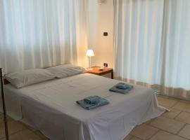 Mansarda sul Mare, hotell i Torre Lapillo