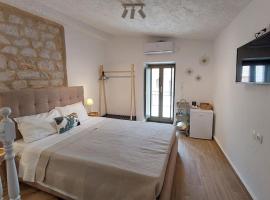 Rafaela 2 floor suite, hotel in Pirgos Dhirou