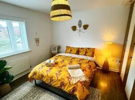 Modern King Bedroom Near Etihad Stadium & The Coop Live