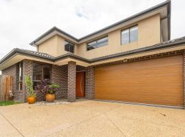 Four Bedroom Modern house in Glen Waverley, Hotel in Glen Waverley