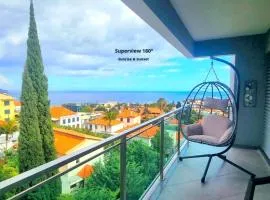 Spacious and Cozy Apartment in Funchal with Panoramic Sea and City Views, Enjoy Unique Sunrises and Sunsets