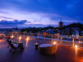 Ryokan Asukasou at the entrancne of Nara park，奈良的飯店