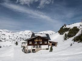 Gjaid-Alm 1739m am Dachstein-Only Accessible by Cable Car, viešbutis mieste Obertraunas