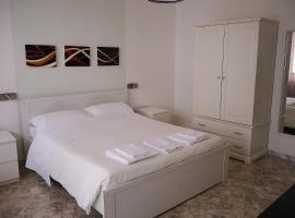 KAMILA Guest House, hotel ob plaži v Bari