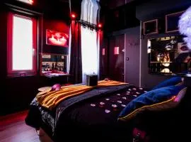 Loveroom sauna, balnéo, parking privé dans le centre de Honfleur