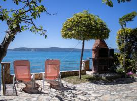 House Private beach, hotel in Bibinje