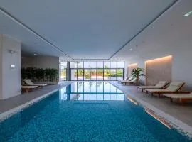 Luxury apartment with Pool&Gym