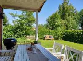 Ferienhaus Grosses Meer mit Ruderboot, хотел в Südbrookmerland