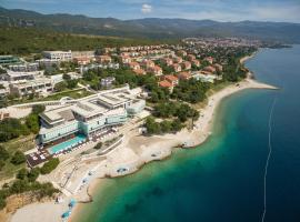 Apartments Grand Novi Vinodolski Resort, хотел в Нови Винодолски