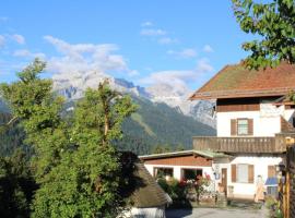 Pfeiffer Alm am Sonnenhang mit Blick auf die Zugspitze, отель в Гармиш-Партенкирхене