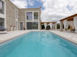 Rafaelia Premium villa with private pool in Drepano, villa à Drepano