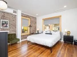 King Bed Stylish Studio in Heart of Downtown Room # 200