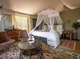 Umkumbe Bush Lodge - Luxury Tented Camp, hotelli kohteessa Sabi Sand Game Reserve