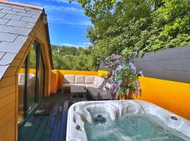 Chy Glynn. Luxury lodge with hot tub and views., hotel i St. Agnes