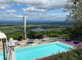 Auberge Les Hauts De Chenas, hotel com jacuzzi em Chénas