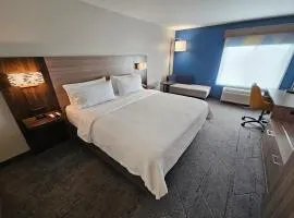 Holiday Inn Express Hotel & Suites Cincinnati-Blue Ash, an IHG Hotel