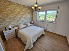 Chalet con WIFI , PS4 , garaje, 5 dormitorios, 3 baños, Santiago de Compostela, hotell Santiago de Compostelas