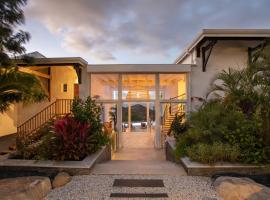 This Villa in Saint Martin, offers a beautiful view of the Bay of Anse Marcel โรงแรมในแกรนด์เคส