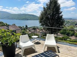 Viesnīca Grand appartement T4, vue unique lac, terrasse et spa pilsētā Anesīlevjē