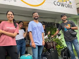 HOSHTEL99 - PRIME - Stay, Cowork and Cafe, hótel í Pune