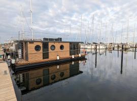 Hausboot - Kleine Auszeit, hotel di Heiligenhafen