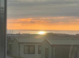 3 bedroom static caravan with sea view in Clarach Bay Holiday Village Abi horizon, hotel di Aberystwyth