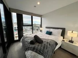 Midnight Luxe 2BR 2Bath Apartment 507 in the heart of Braddon L5 Views Pool Sauna Gym Wifi