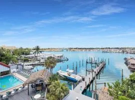 Spacious Updated Waterfront Condo 2x2 Pool Dock