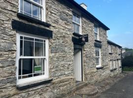 Tafarn Penllan - White Horse Inn, hotel u gradu 'Llanrwst'